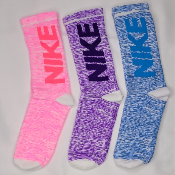 NIKE---Nice set of 3 pair of Nike socks - Picture 2 of 5